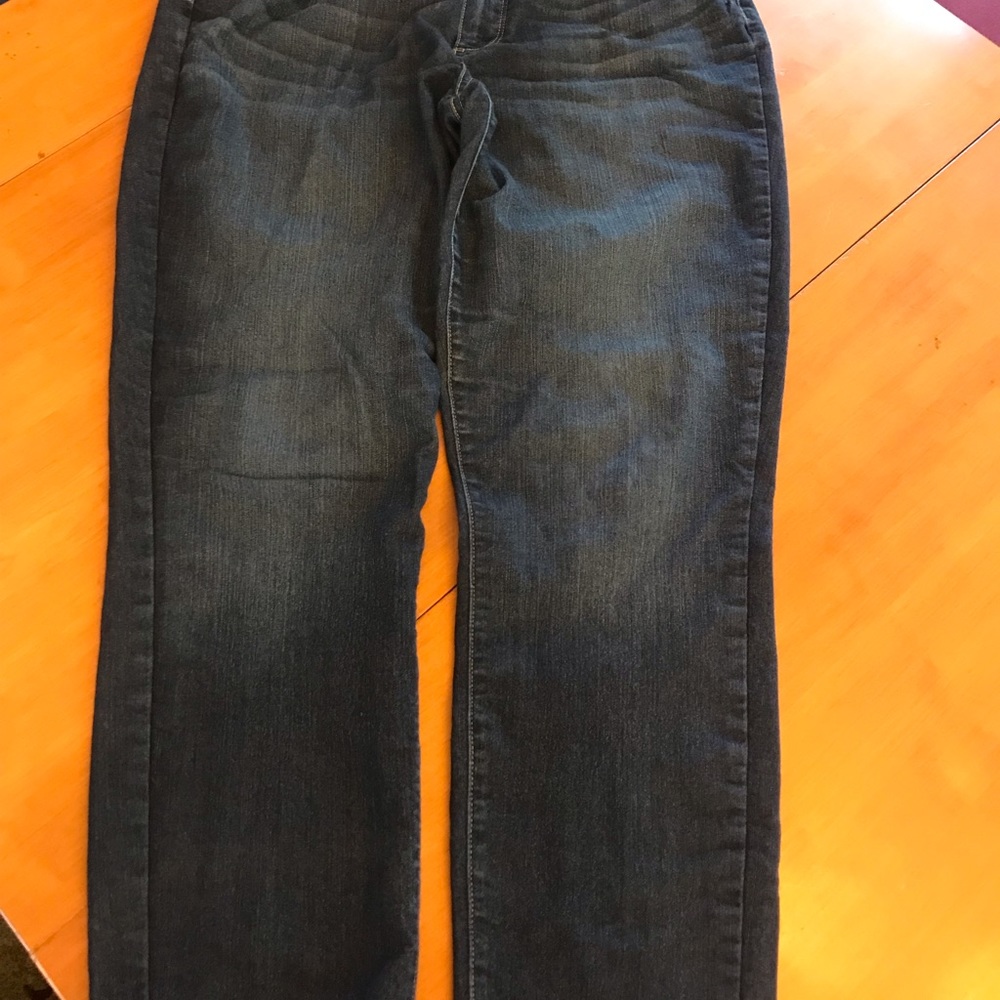 Soft Paige Jeans. 31. Straight leg. Loss Fitting.